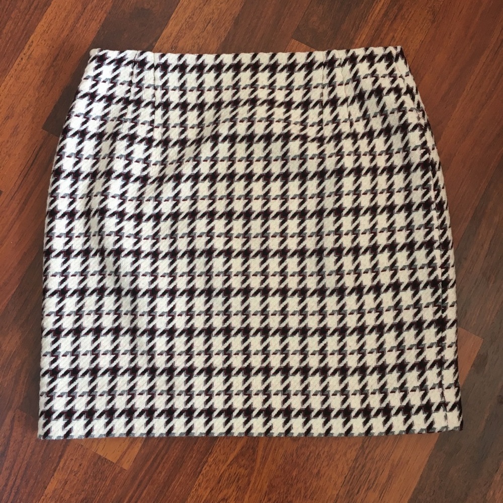 FINAL DAYS- Gorgeous WHBM Patterned Boot Skirt